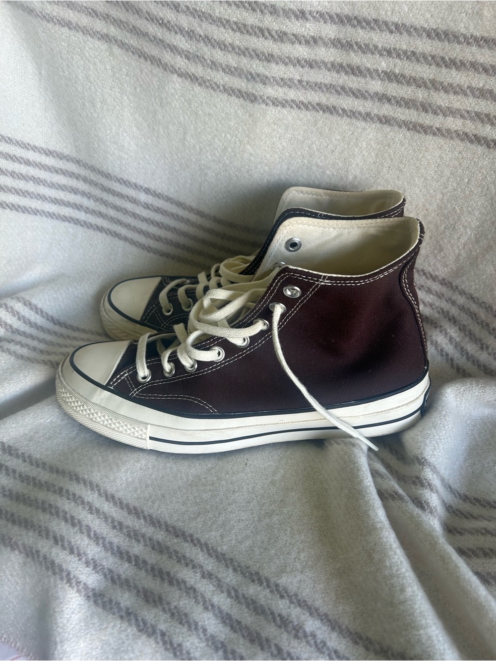 Converse High-Top Sneakers in Burgundy and White